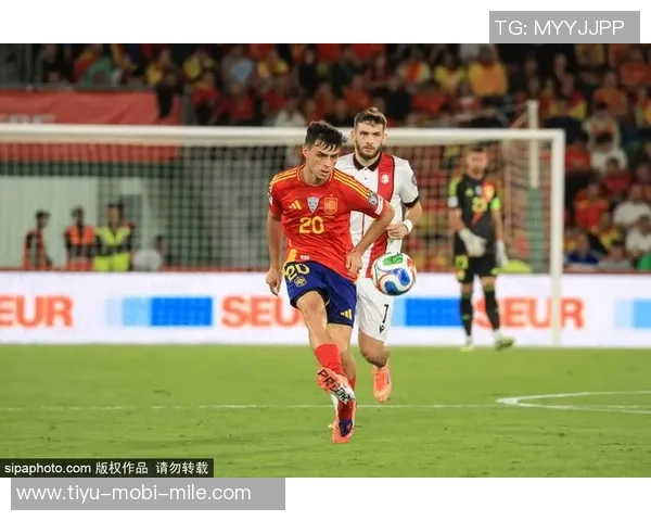 斯科尔斯评选现役中场五强佩德里领衔罗德里维蒂尼亚紧随其后